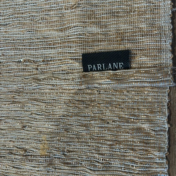 Beige textured table runner - Picture 5 of 6